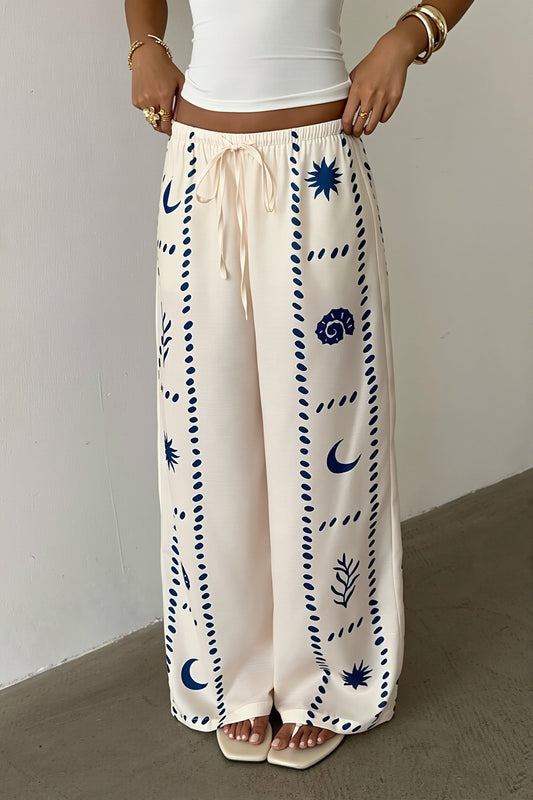 Damen weite Hose mit Print und Bindeband in Vorderansicht