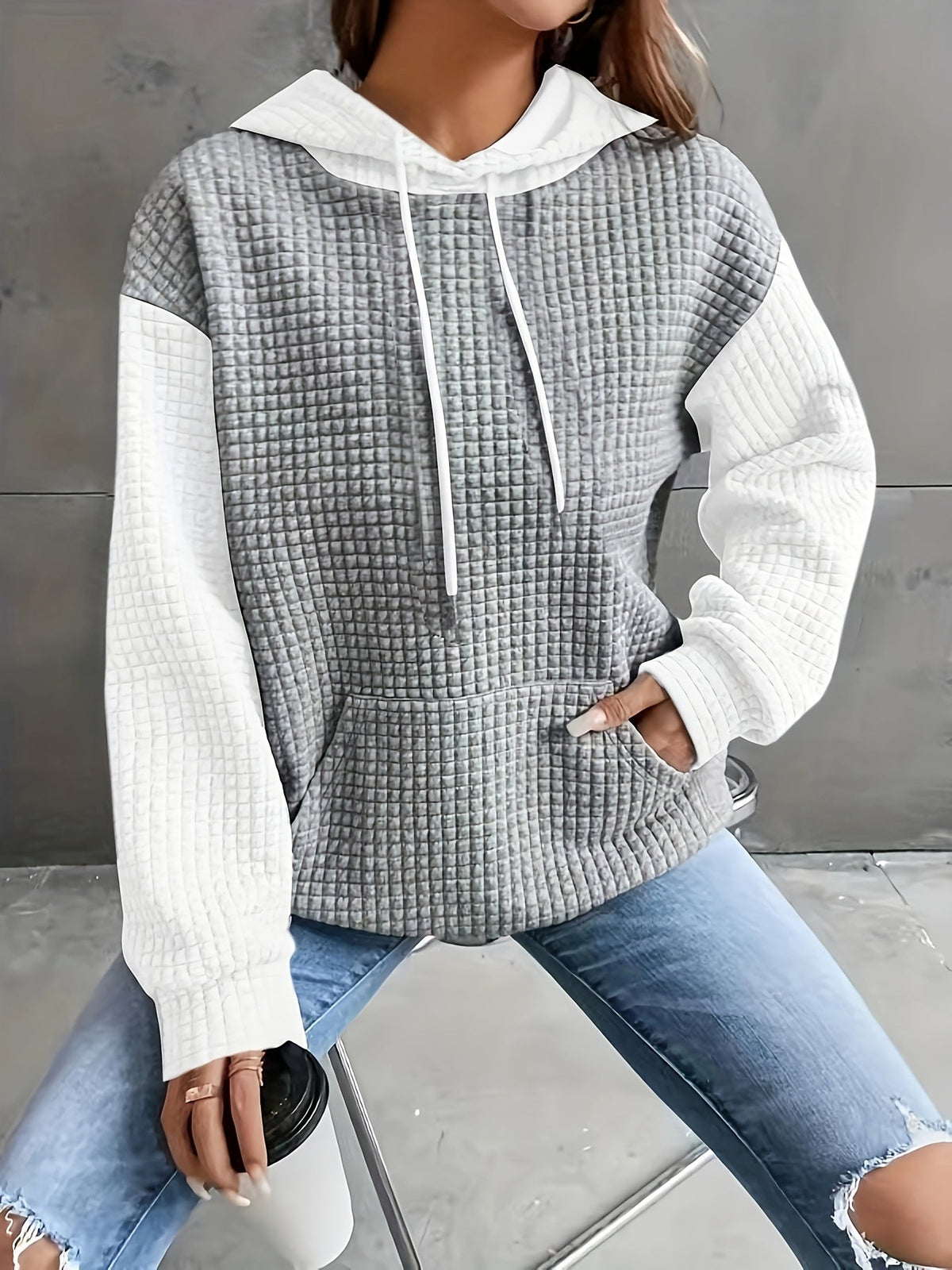 Kuscheliger Damen-Hoodie mit Kapuze und zweifarbigem Design