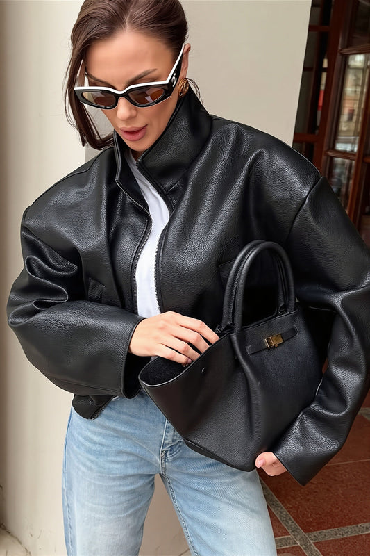 Kurze Kunstlederjacke für Damen mit markantem Stehkragen