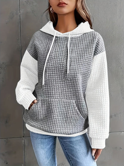 Seitliche Ansicht des Damen-Hoodies im Zweifarbenlook