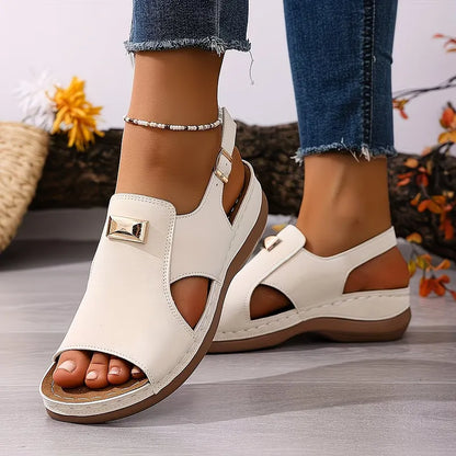 Damen Keilsandalen mit verstellbarem Riemen in Nahansicht