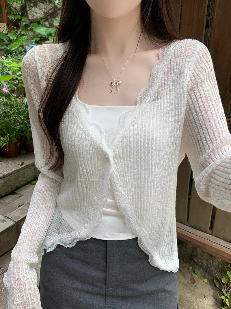 Damen Kurzpullover aus Rippstrick mit Spitzenbesatz