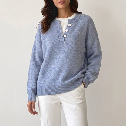 Damen-Strickpullover im Zweiteiler-Look mit Halbzip an einem Model