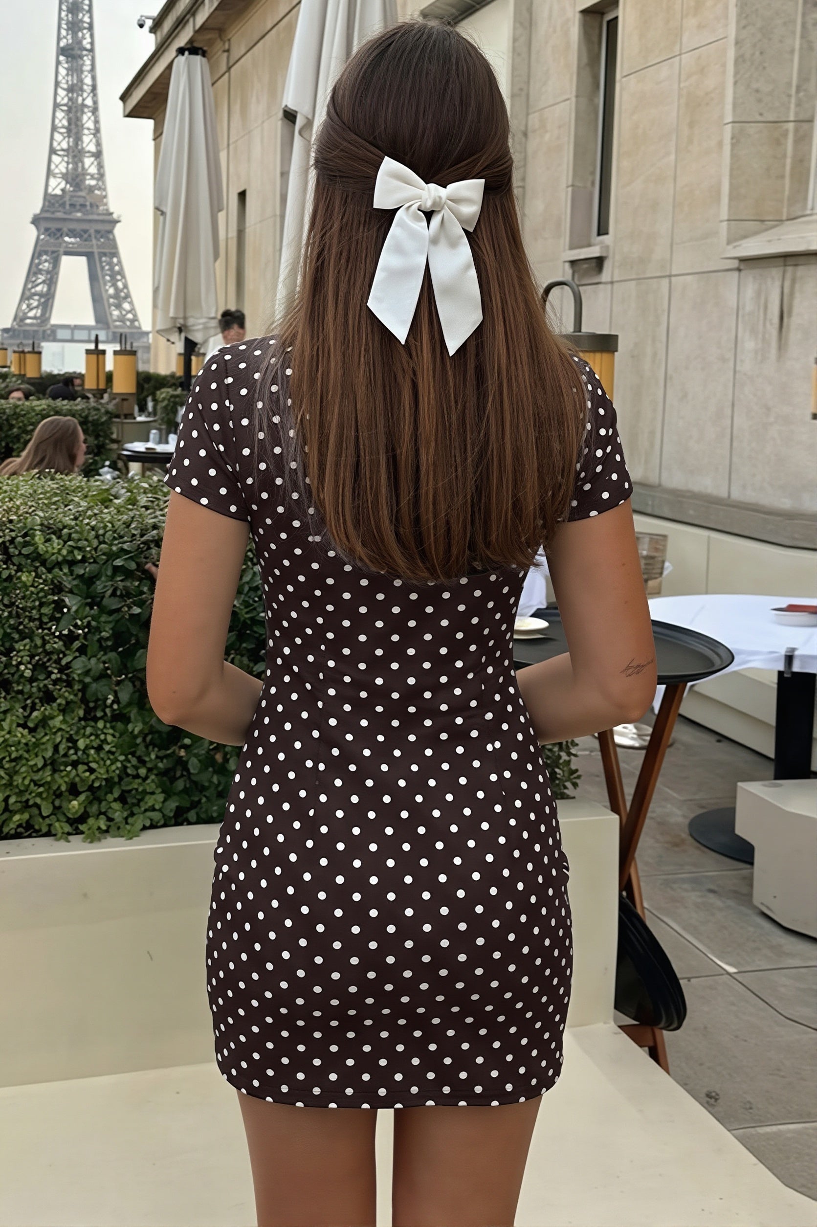 Bodycon Minikleid mit Polka-Dot-Muster in Seitenansicht