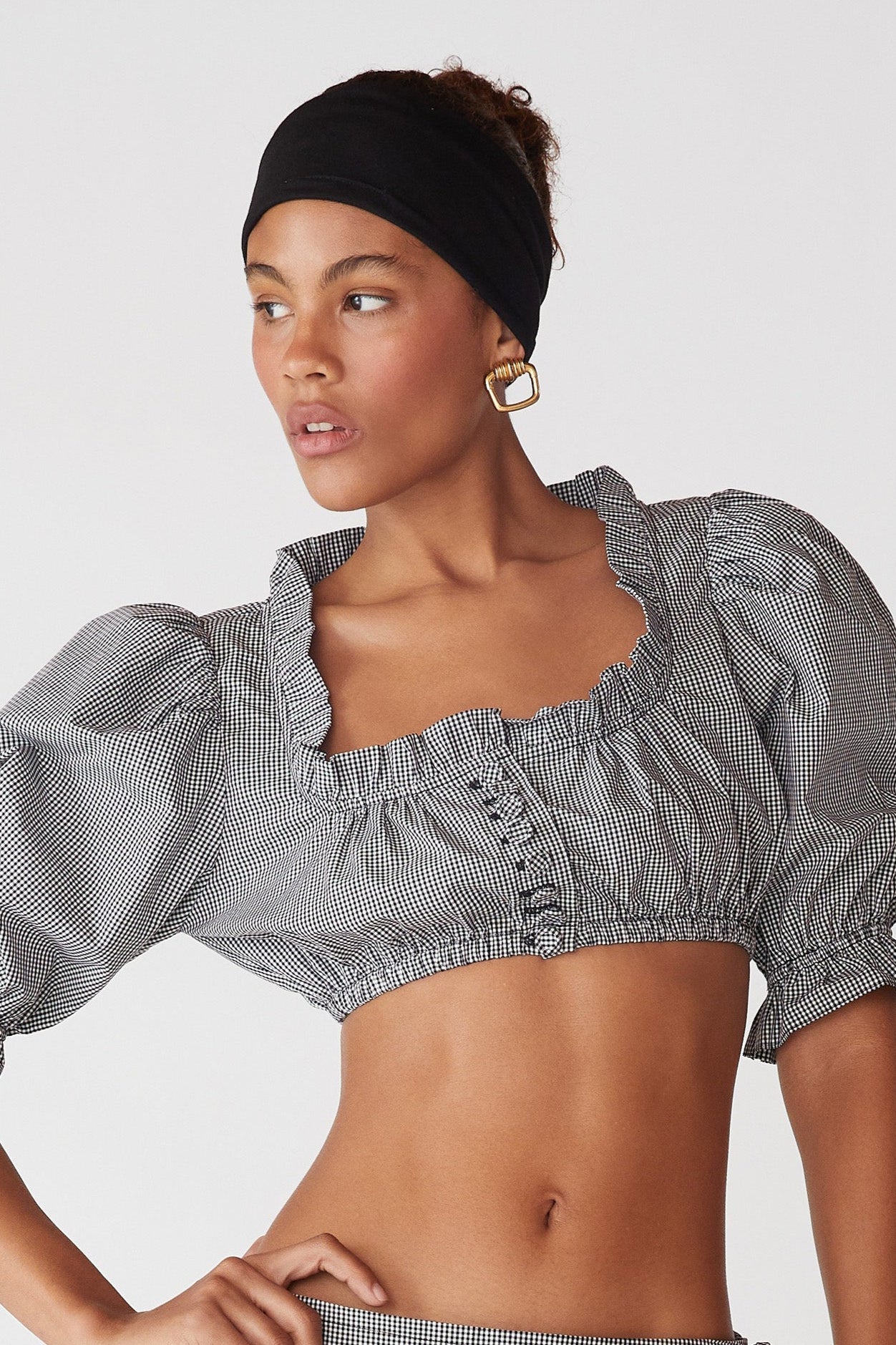 Gekürzte Bluse aus Polyester mit Knopfrüschensaum