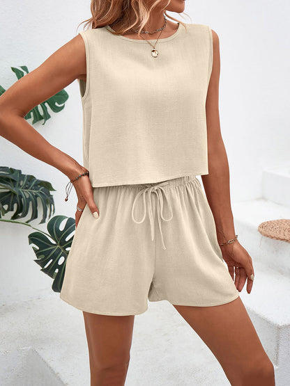 Freizeit Outfit für Damen aus Leinenmix mit Tanktop und Shorts