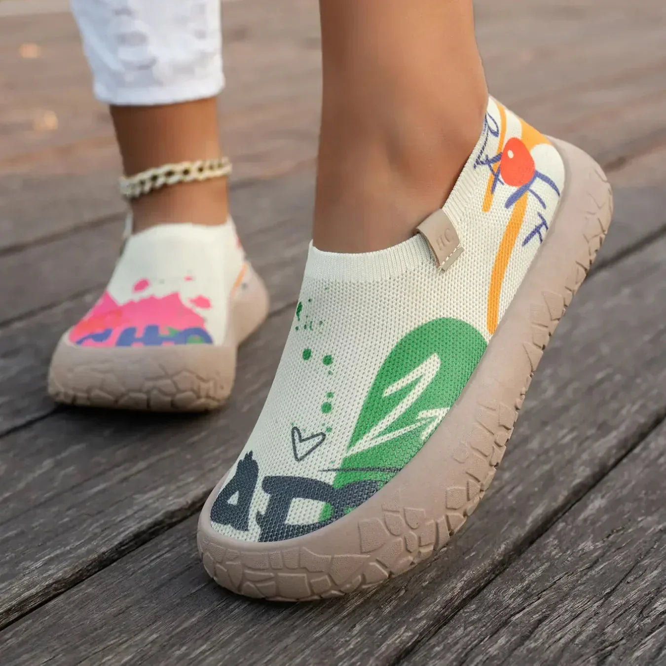 Damen Slip-On Sneaker mit atmungsaktivem Strickobermaterial im Detail