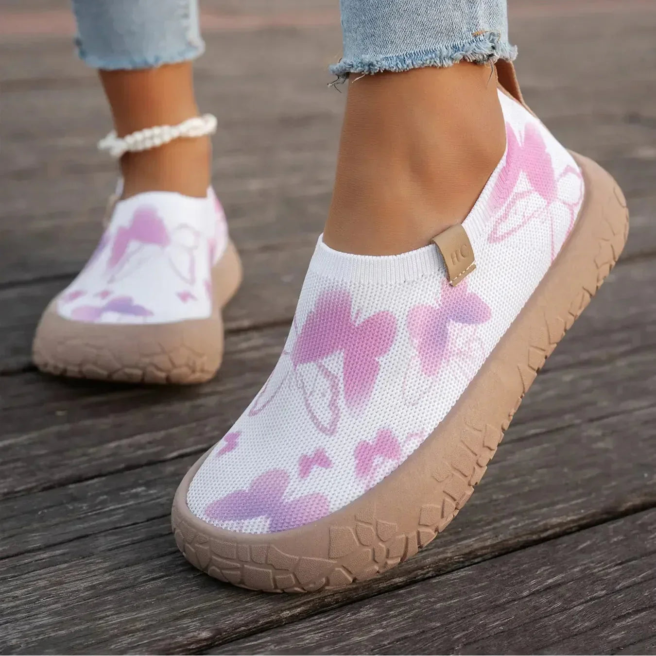 Damen Slip-On Sneaker mit leichter Sohle in dynamischer Ansicht