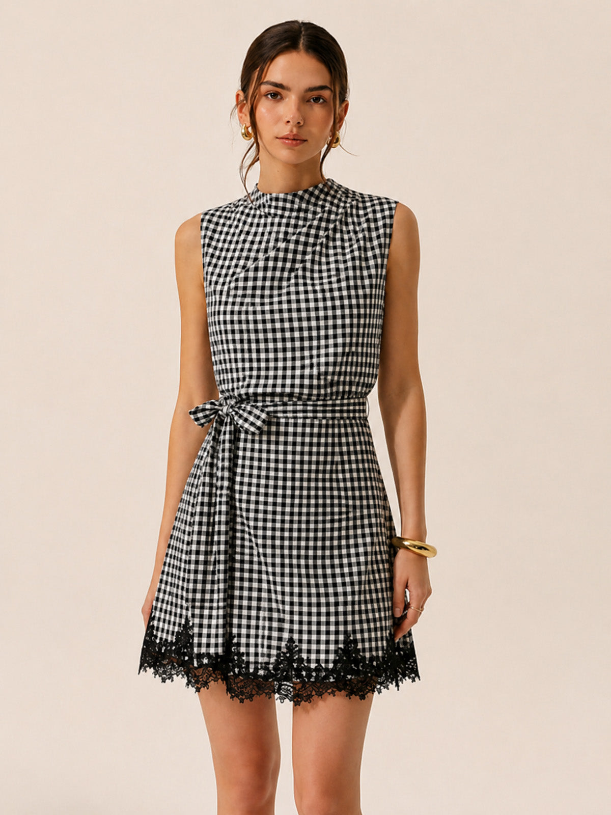 Damen Minikleid mit Karomuster und Taillengürtel in Frontalansicht