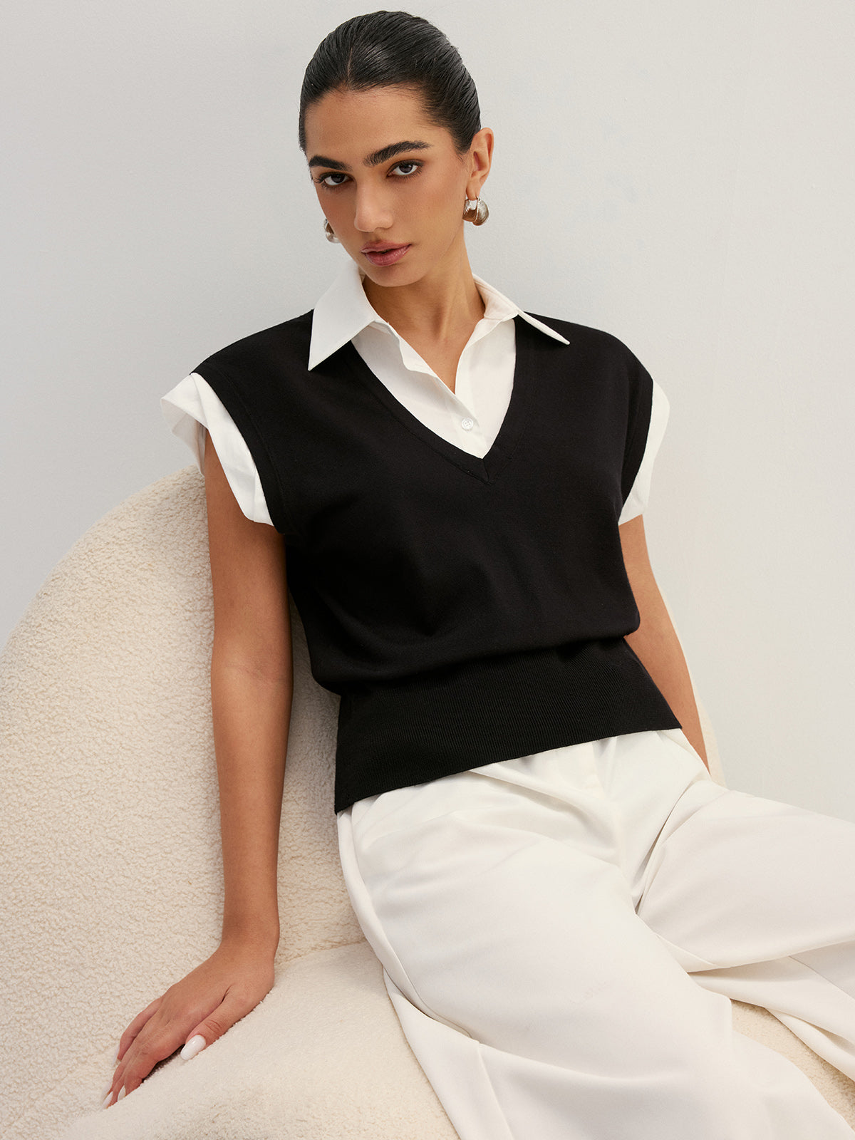 Rückansicht der Damen Strickbluse in Layered Optik mit Kragen