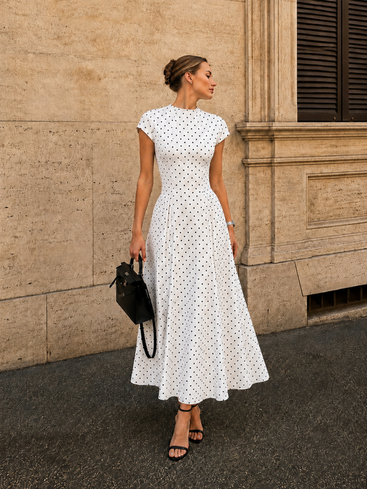 Damen-Maxikleid mit Punkten und Fit-&-Flare-Schnitt in Vorderansicht