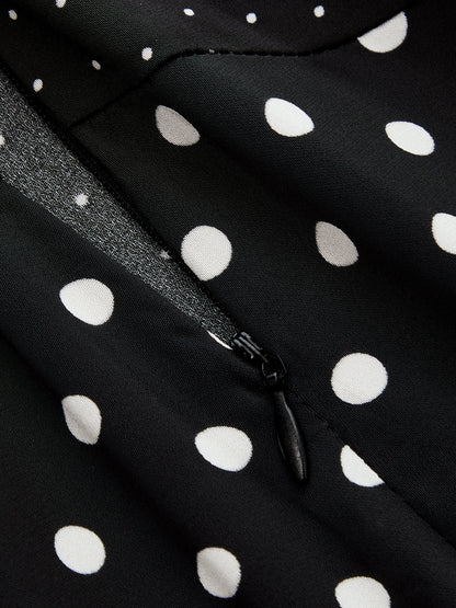 Detailaufnahme von Polka Dots, Patchwork und Spitzenbesatz am Midirock