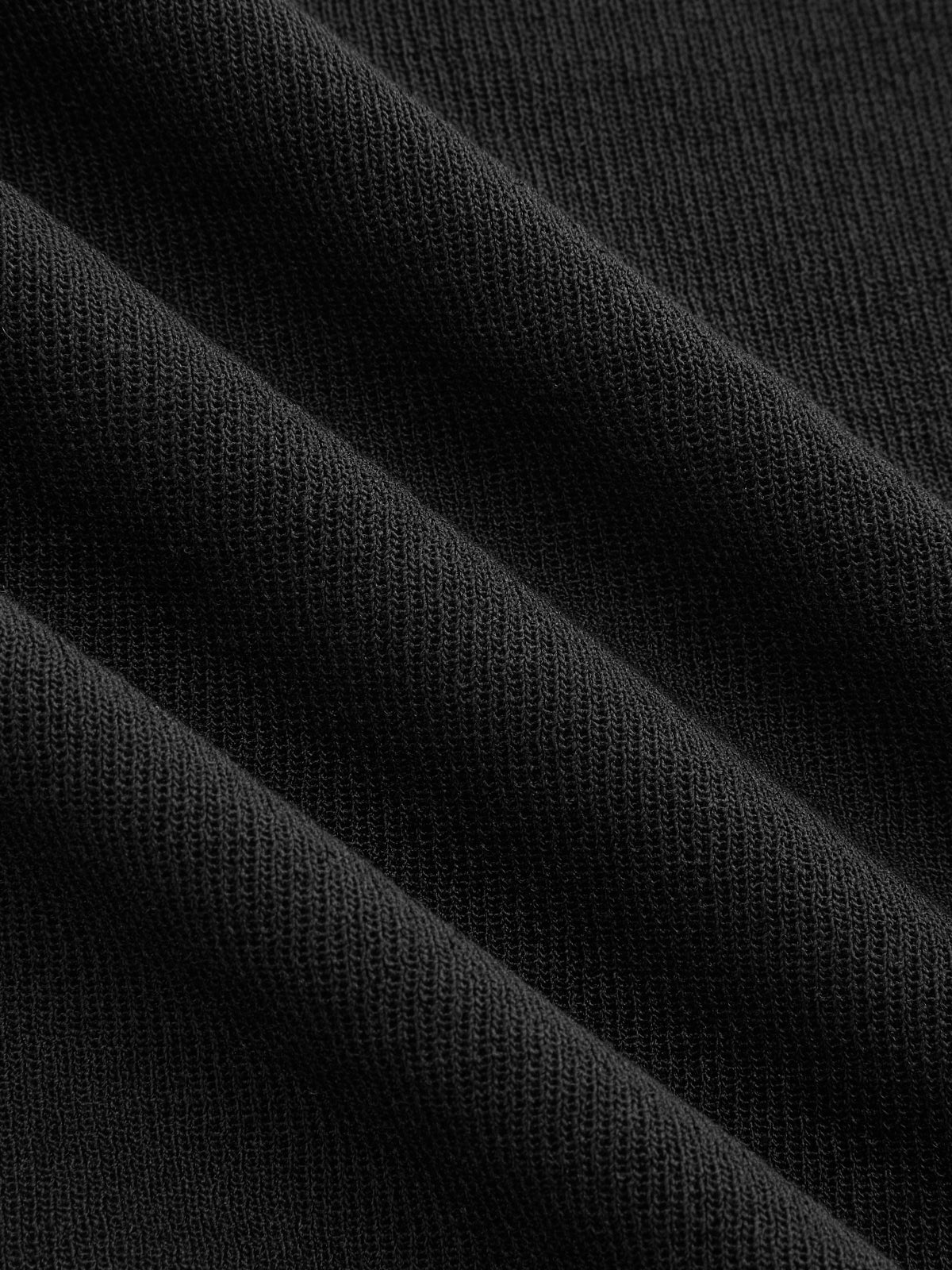 Damen Strickpullover mit transparenter Schulterpartie kombiniert zu einem eleganten Outfit