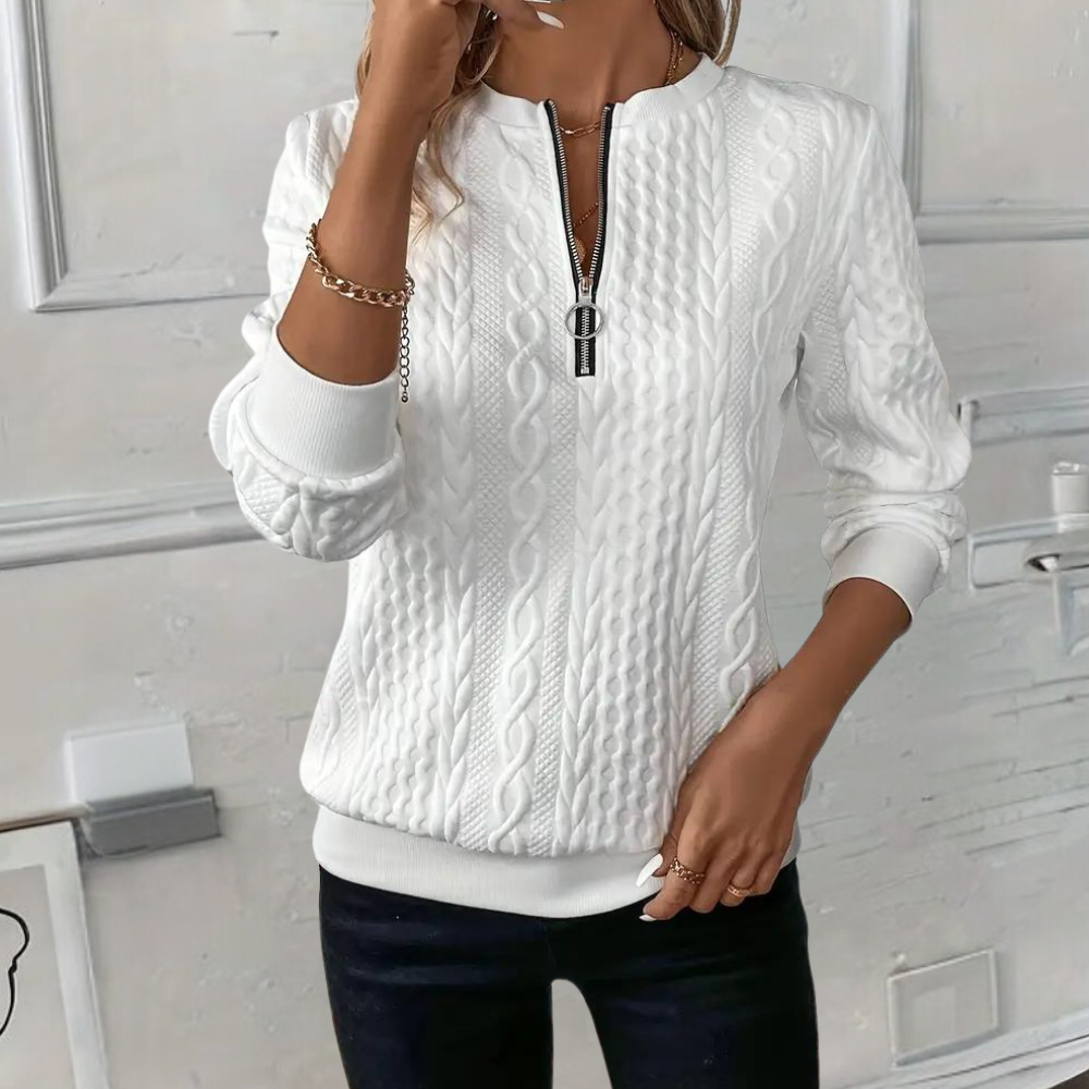 Damen-Strickpullover kombiniert mit einem entspannten Alltagslook