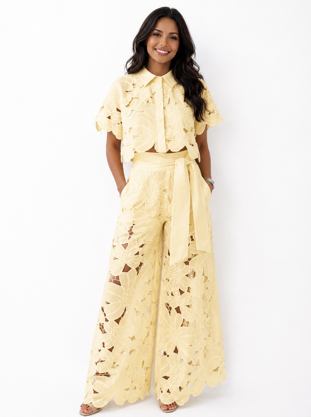Elegantes Damen Set mit Lochspitzen-Top und fließender Hose von vorn