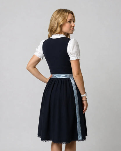 Damen-Trachtenkleid mit Bluse und Schürze in kompletter Ansicht