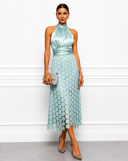 Damen Midikleid mit Halterneck und Satinoptik in eleganter Vorderansicht