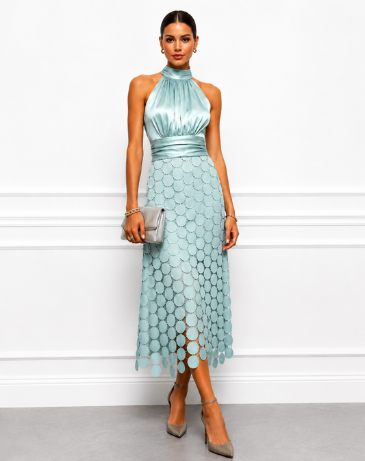 Damen Midikleid mit Halterneck und Satinoptik in eleganter Vorderansicht