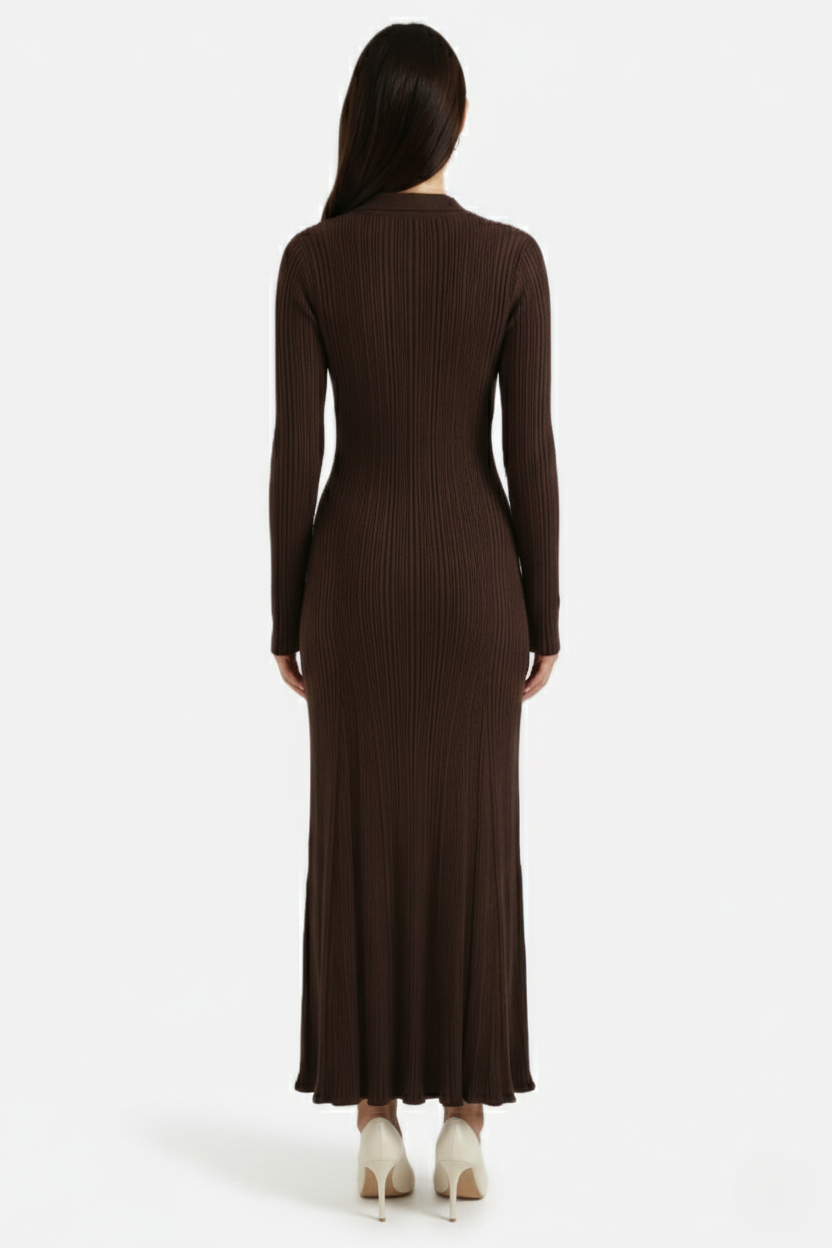 Detailansicht des Strickmaterials am Damen-Maxikleid