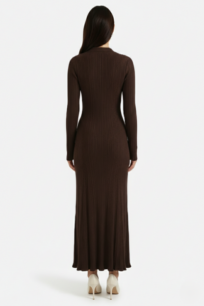 Detailansicht des Strickmaterials am Damen-Maxikleid