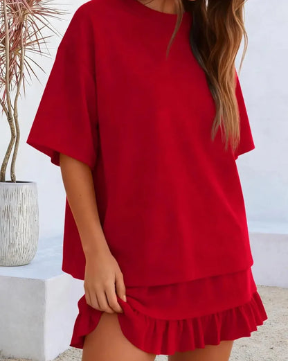 Damen Zweiteiler mit Crewneck Top und Minirock am Model getragen
