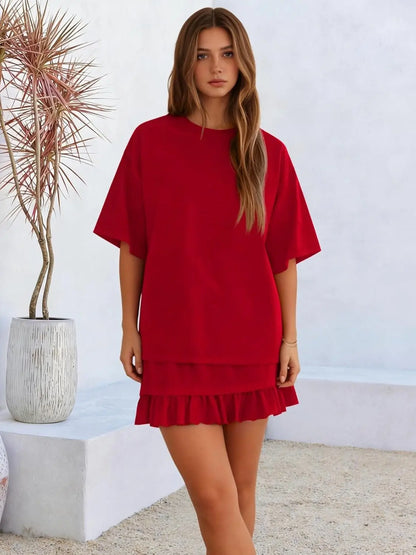 Damen Zweiteiler mit Crewneck Top und Minirock in kompletter Outfitansicht