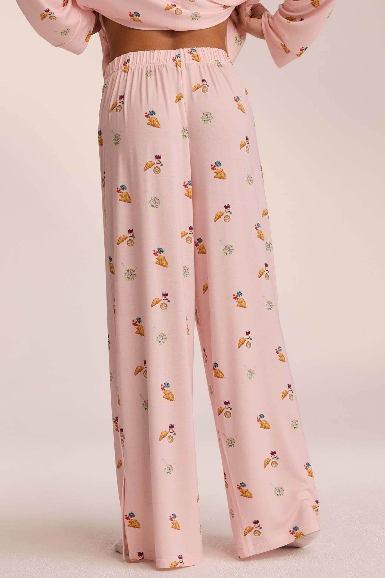Damen Set mit fließender weiter Hose und kleinem Print im Detail