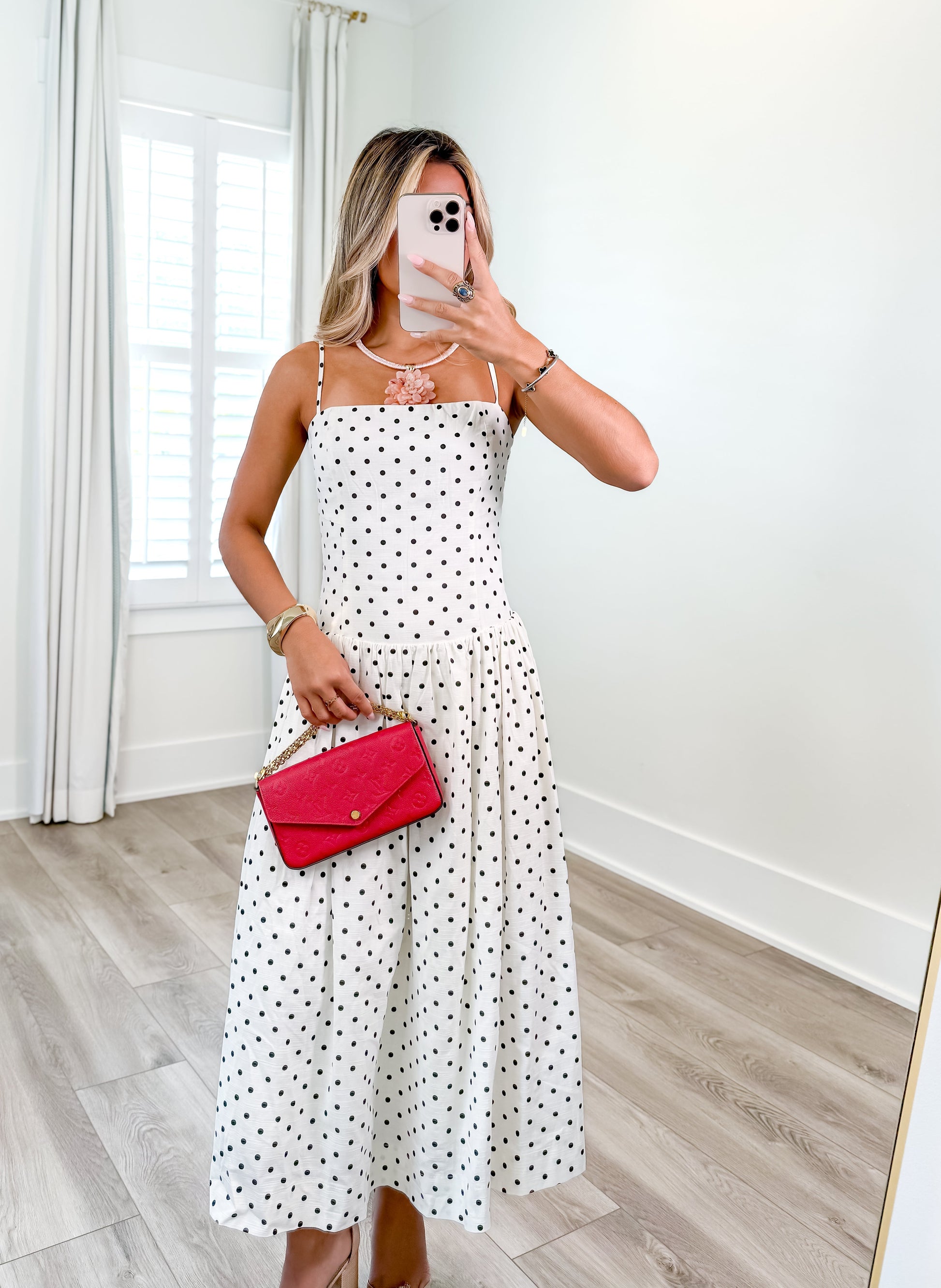Ärmelloses Damen Sommerkleid als Midikleid mit Polka Dots in Schwarz und Weiß