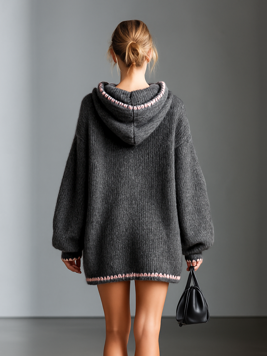 Damen-Minikleid aus Strick mit lässiger Kapuzenform