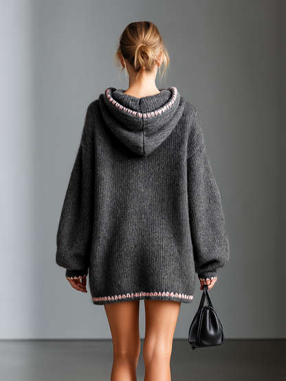 Damen-Minikleid aus Strick mit lässiger Kapuzenform