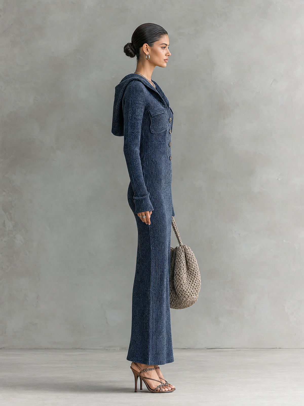 Lange Silhouette des Slim-Fit-Strickkleids für Damen