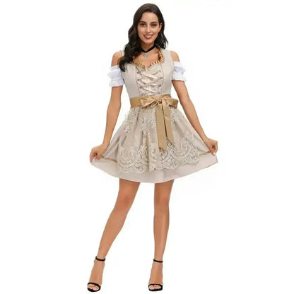 Damen-Dirndlkleid mit dekorativer Stickerei und Miederoberteil in der Detailansicht