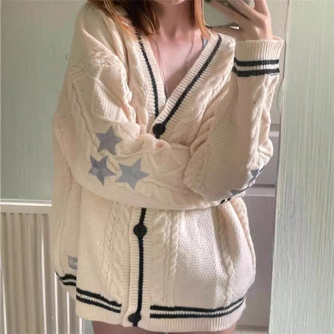 Damen-Cardigan im Oversize-Schnitt mit Zopfmuster und Sternapplikationen