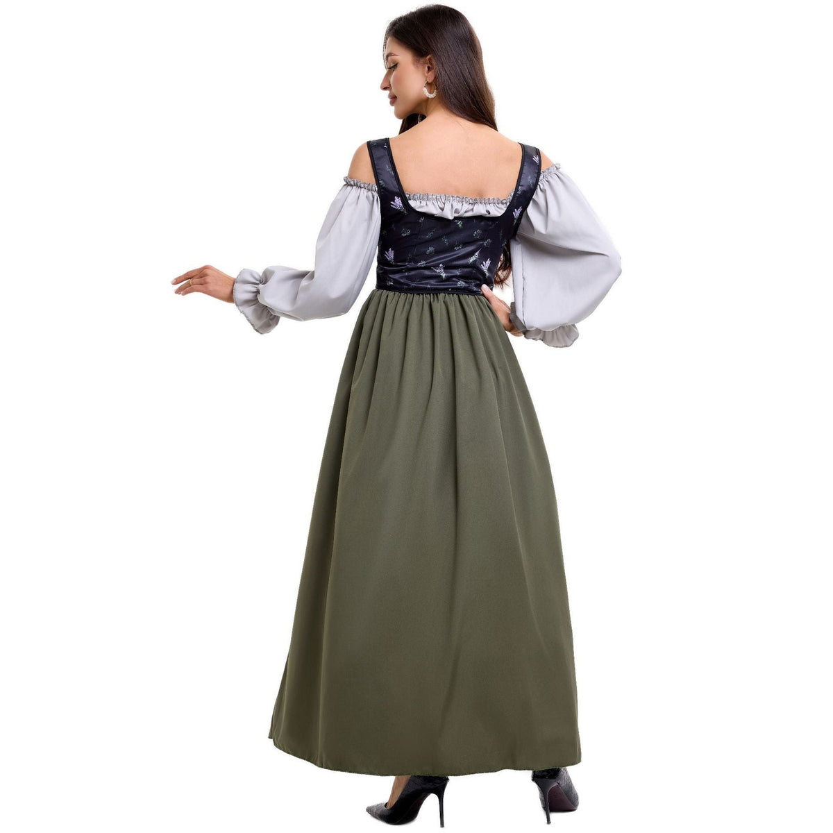 Detailansicht des romantisch gestalteten Oberteils am Trachtenkleid