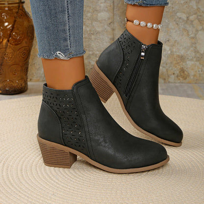 Detailansicht der Laser-Cut-Perforation an der Stiefelette