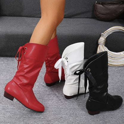Eleganter Damen-Schaftstiefel mit gerafftem Schaft in der Seitenansicht
