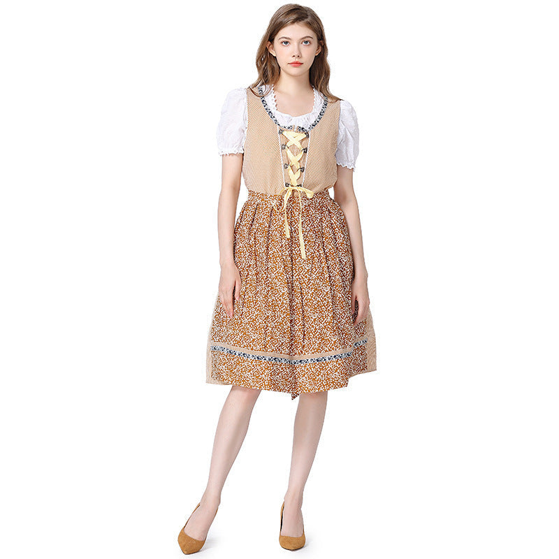 Spitzenbluse und Schürze des Dirndlkleid-Sets im Detail