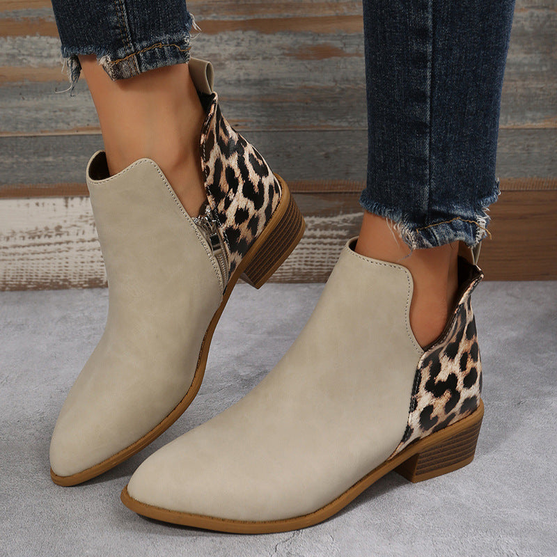 Seitenansicht der Damen Chelsea Boots mit niedrigem Blockabsatz