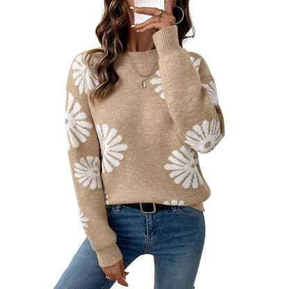 Seitliche Ansicht des Damenpullovers mit Blumenmuster