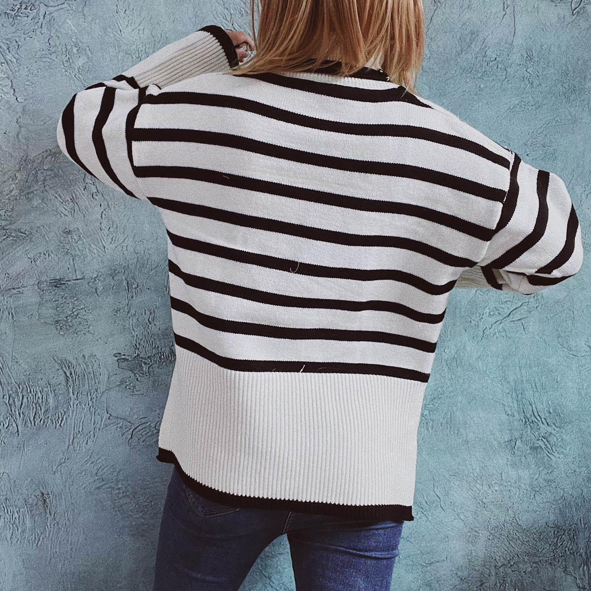 Bequemer Strickpullover für Herbstspaziergänge und Wintertage