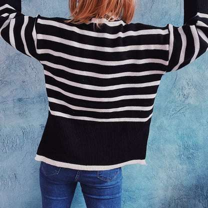 Gestreifter Pullover als vielseitiges Kleidungsstück für den Alltag