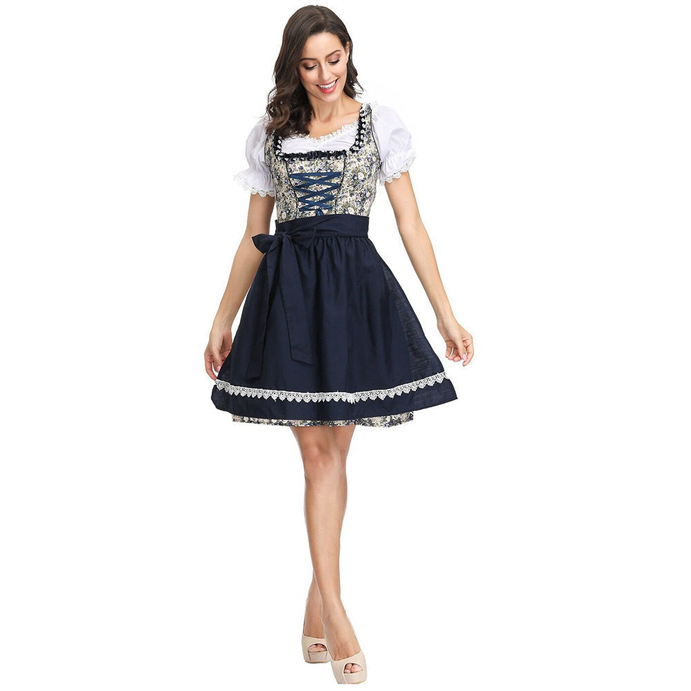 Detailansicht des geschnürten Mieders am Damen-Dirndl