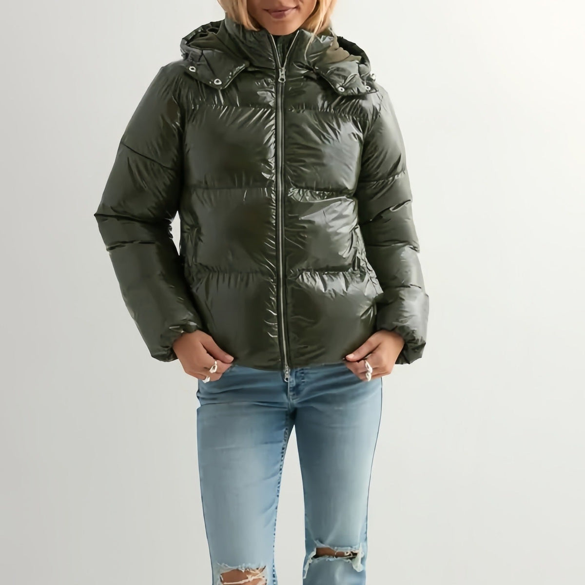 Glänzende Damen-Daunenjacke für kalte Wintertage