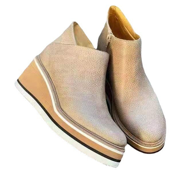 Detailaufnahme der elastischen Einstiegsleisten an der Damen-Stiefelette