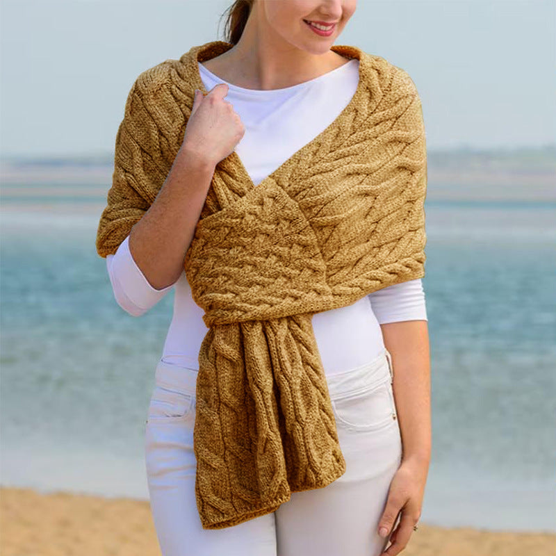 Strickstola mit Zopfmuster in eleganter Wickelform
