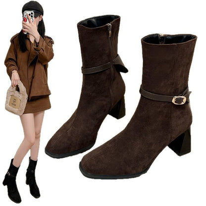 Seitenansicht einer halbhohen Damen-Stiefelette mit Reißverschluss