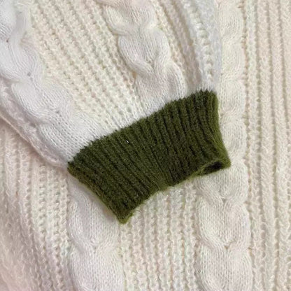 Vorderansicht eines Damen-Strickcardigans mit Knopfleiste