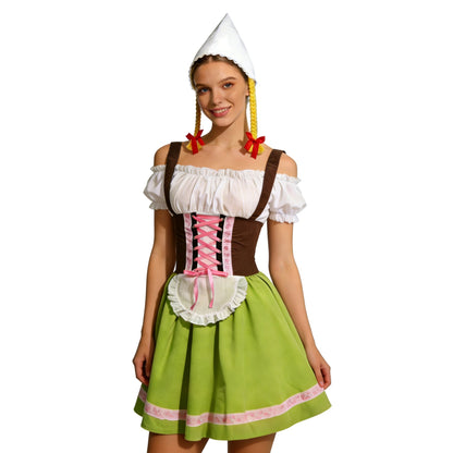 Nahaufnahme des Dirndl-Oberteils mit Schnürung und folkloristischen Details