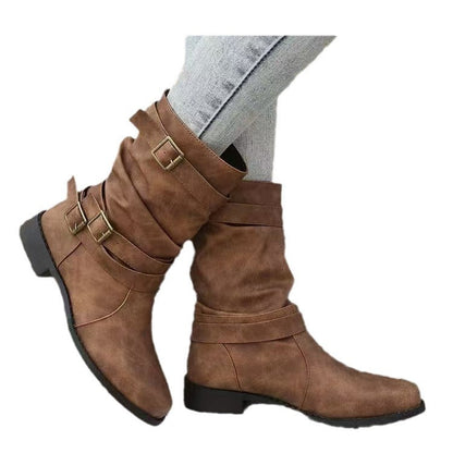 Nahaufnahme des stabilen Blockabsatzes der Damenstiefel