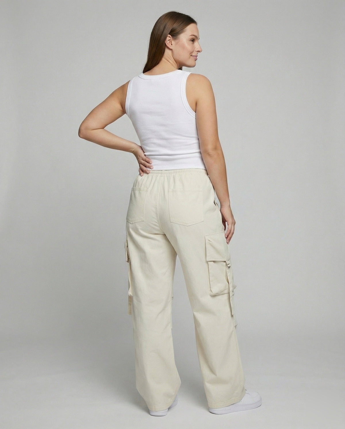 Baggy-Cargohose für Damen in vollständiger Ansicht